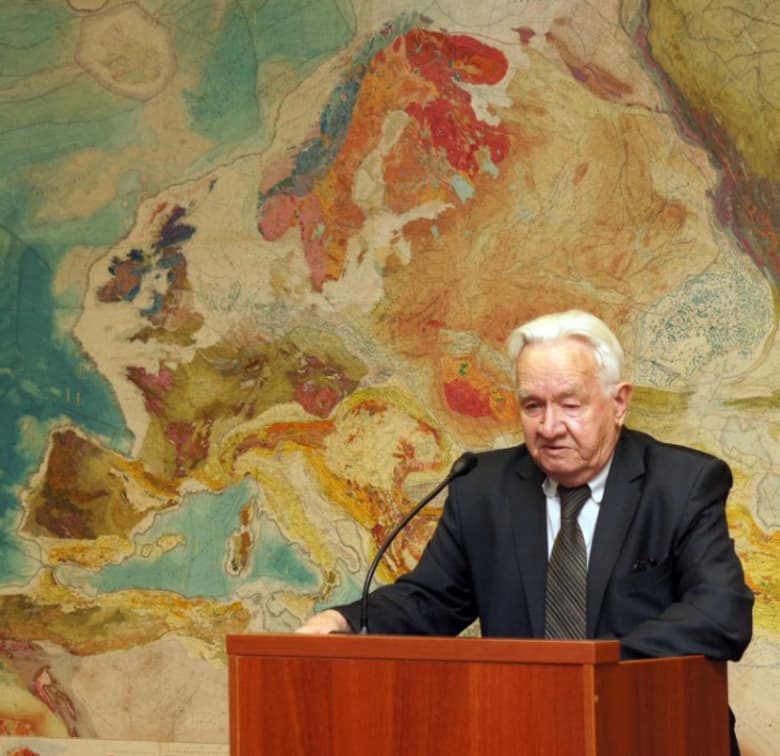 <p>Библиография трудов доктора геолого-минералогических наук Юрия Александровича Лаврушина из фонда Библиотеки геологической литературы в ИГЕМ РАН.</p>